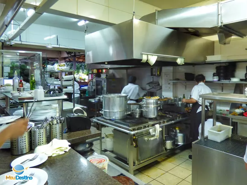Cozinha aberta do Restaurante Casa Cheia - Belo Horizonte-MG