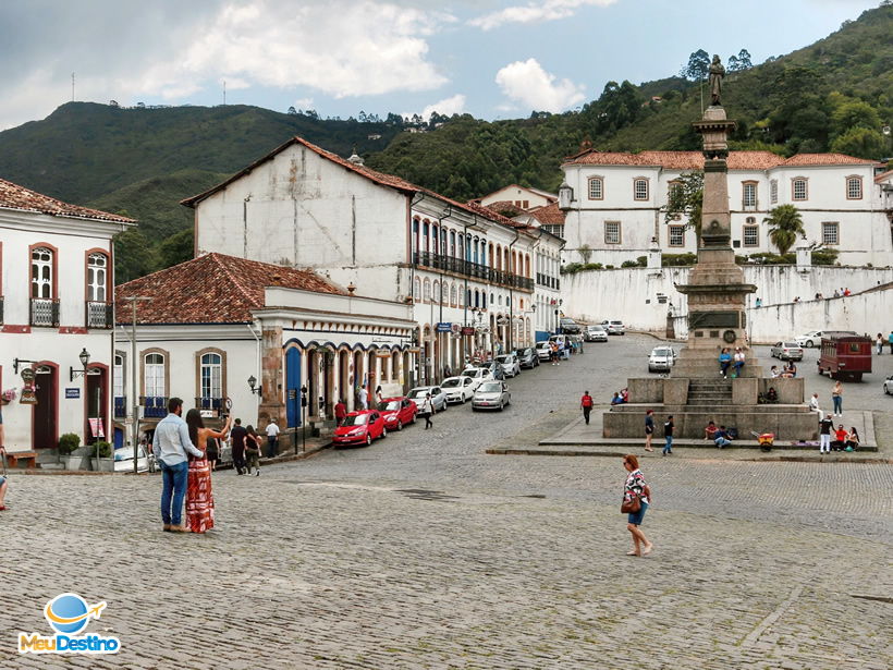 Praça Tiradentes - Roteiro em Ouro Preto-MG