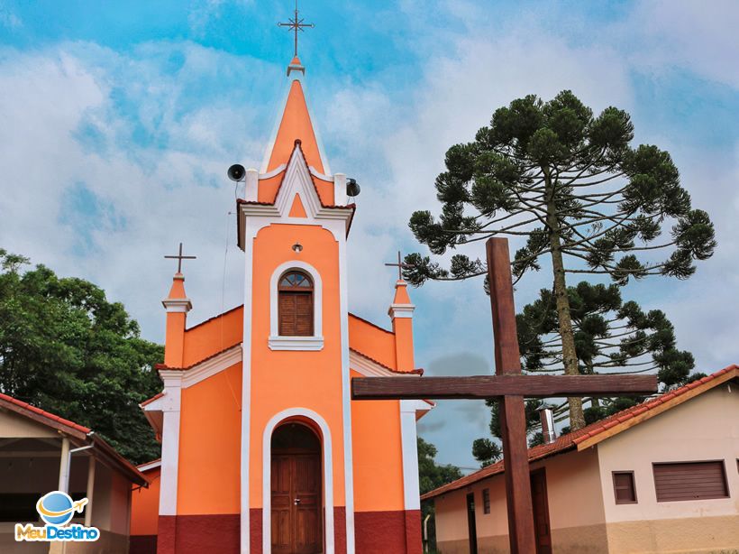 Igreja de Nossa Senhora do Bom Sucesso e São Benedito - Roteiro da Serra da Balança - Gonçalves-MG
