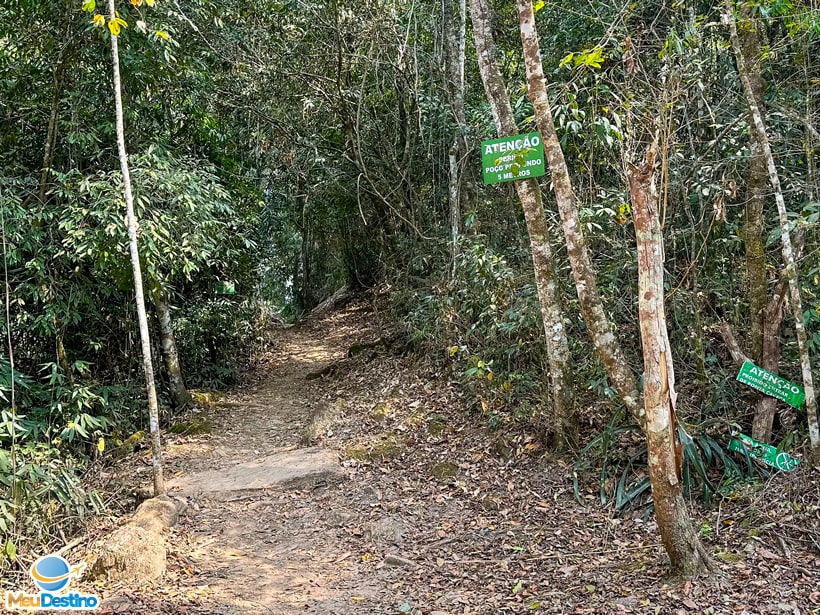 Trilha que leva até as quedas